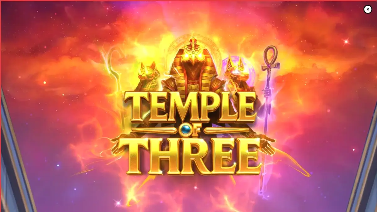 Temple of Three slot machine interface sa loob ng isang sinaunang libingan